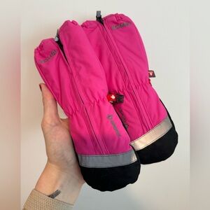 Kombi mittens baby small never worn